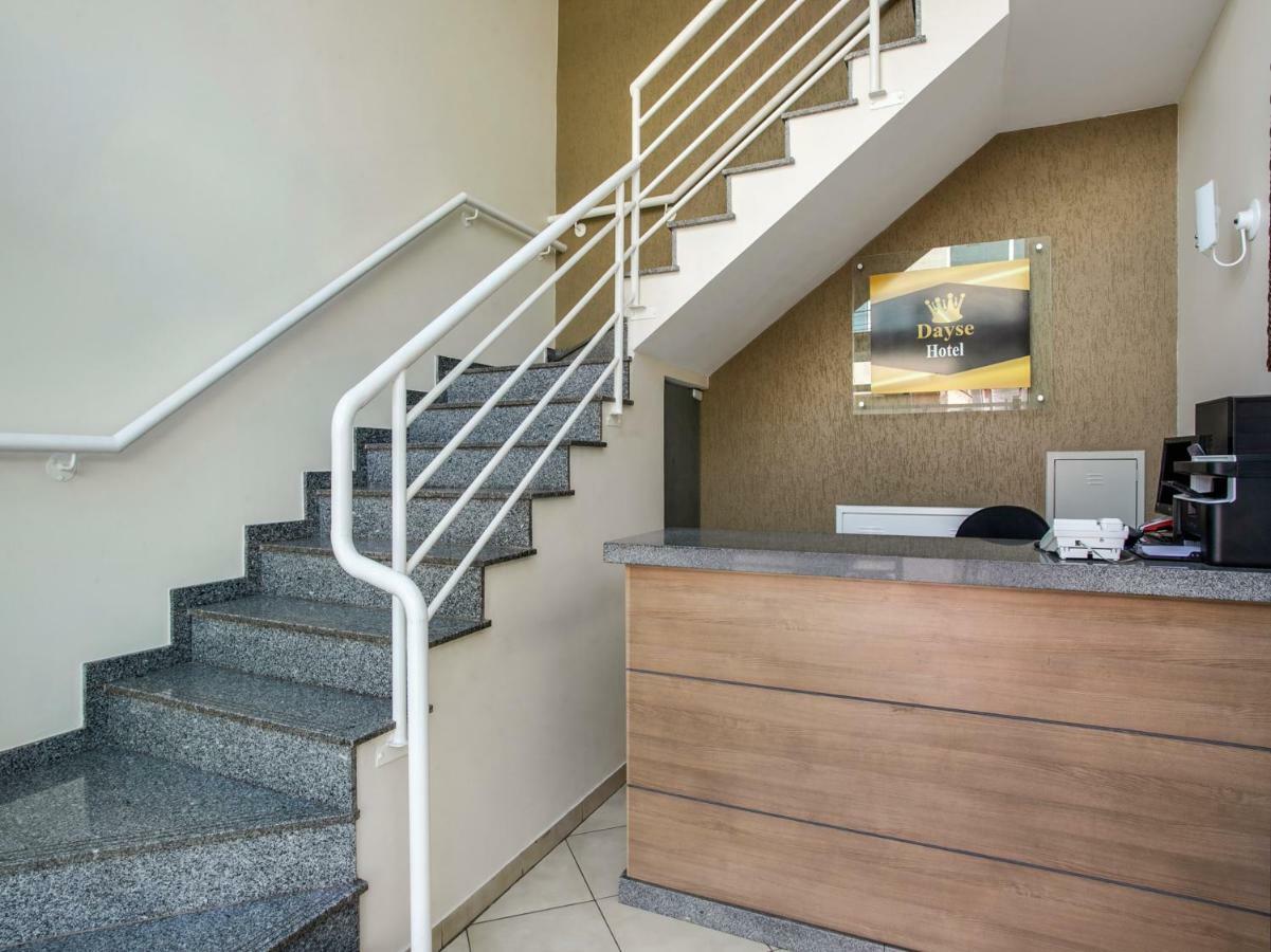 Oyo Hotel Dayse Сантана-ди-Парнаиба Экстерьер фото