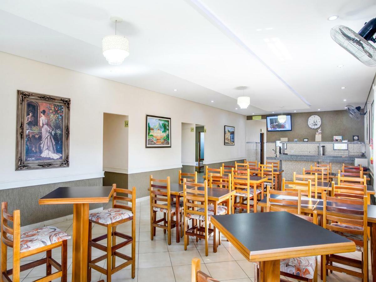 Oyo Hotel Dayse Сантана-ди-Парнаиба Экстерьер фото